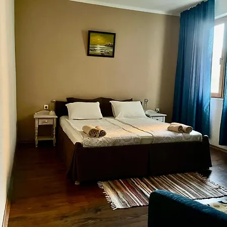 Gæstehus Paunovi 2*
