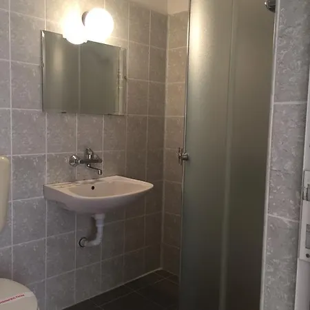 Paunovi Gæstehus 2*