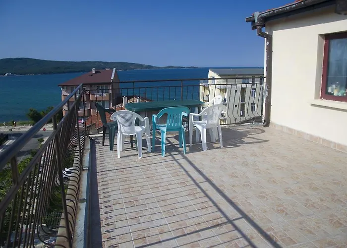 Πανσιόν Paunovi