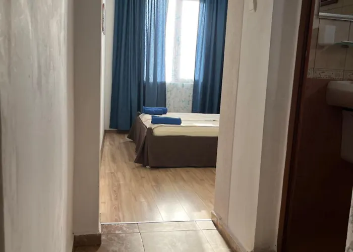 Paunovi Πανσιόν 2*