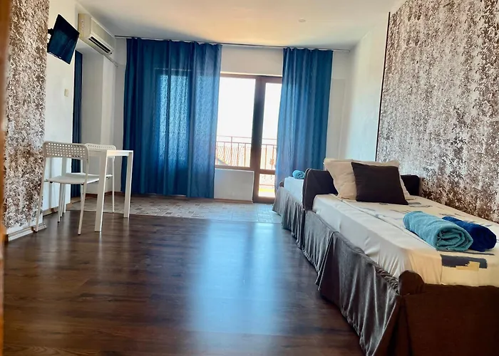 Paunovi Πανσιόν 2*