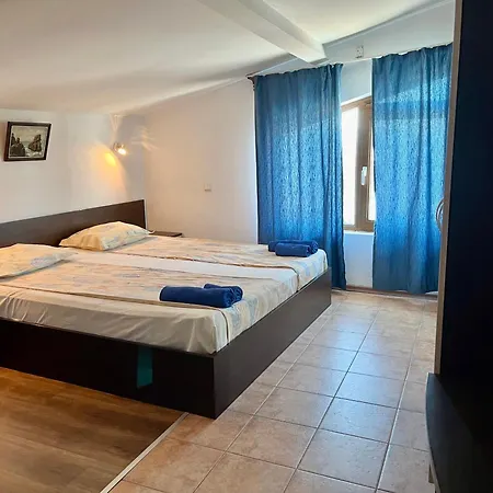 Paunovi 招待所 2*